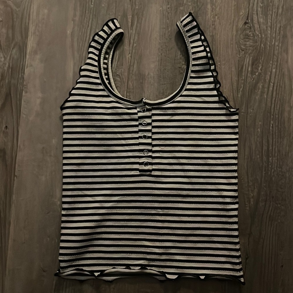 Black and white striped top 🖤🤍